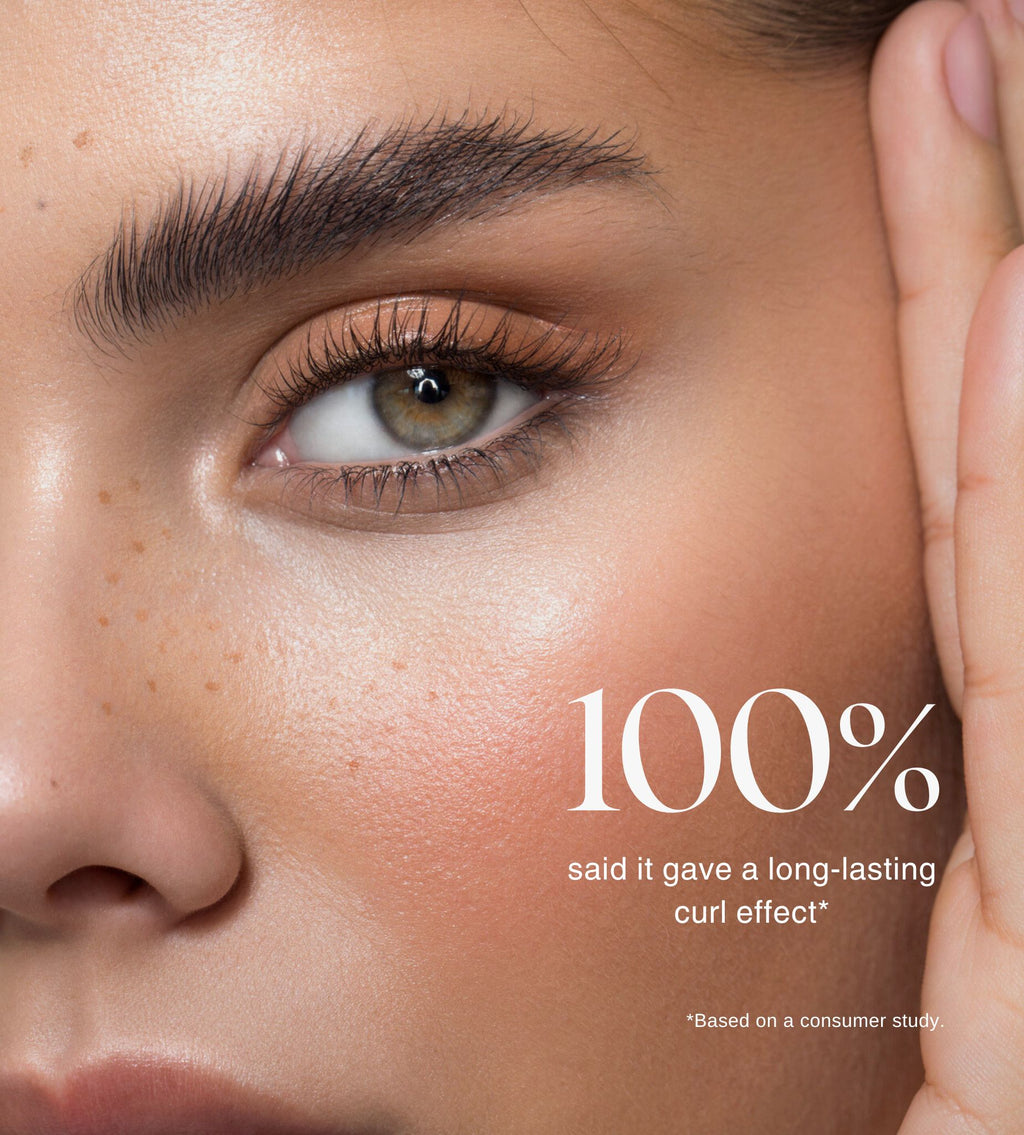 Close-up of curled lashes with text overlay showing 100% of users noticed a long-lasting curl effect